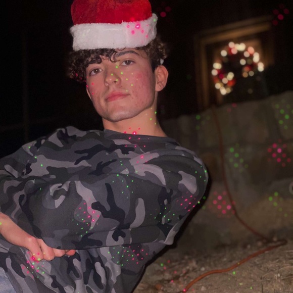 Meet your Posher, Ashton - Picture 1 of 1